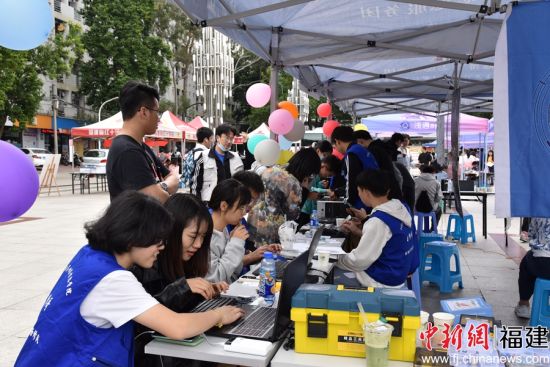 图为“代码敲e敲”游戏活动现场 连榕榕摄