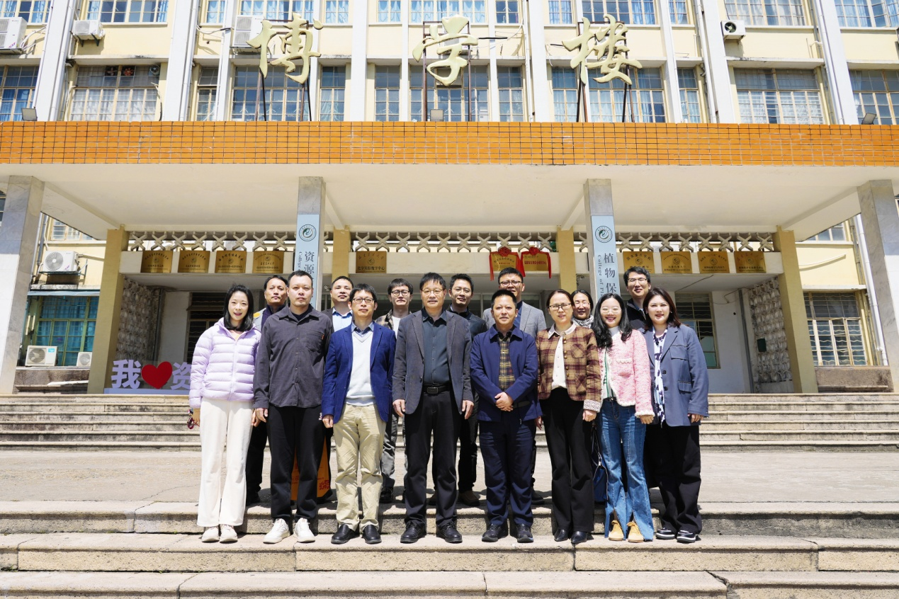 洽谈会合影 .png