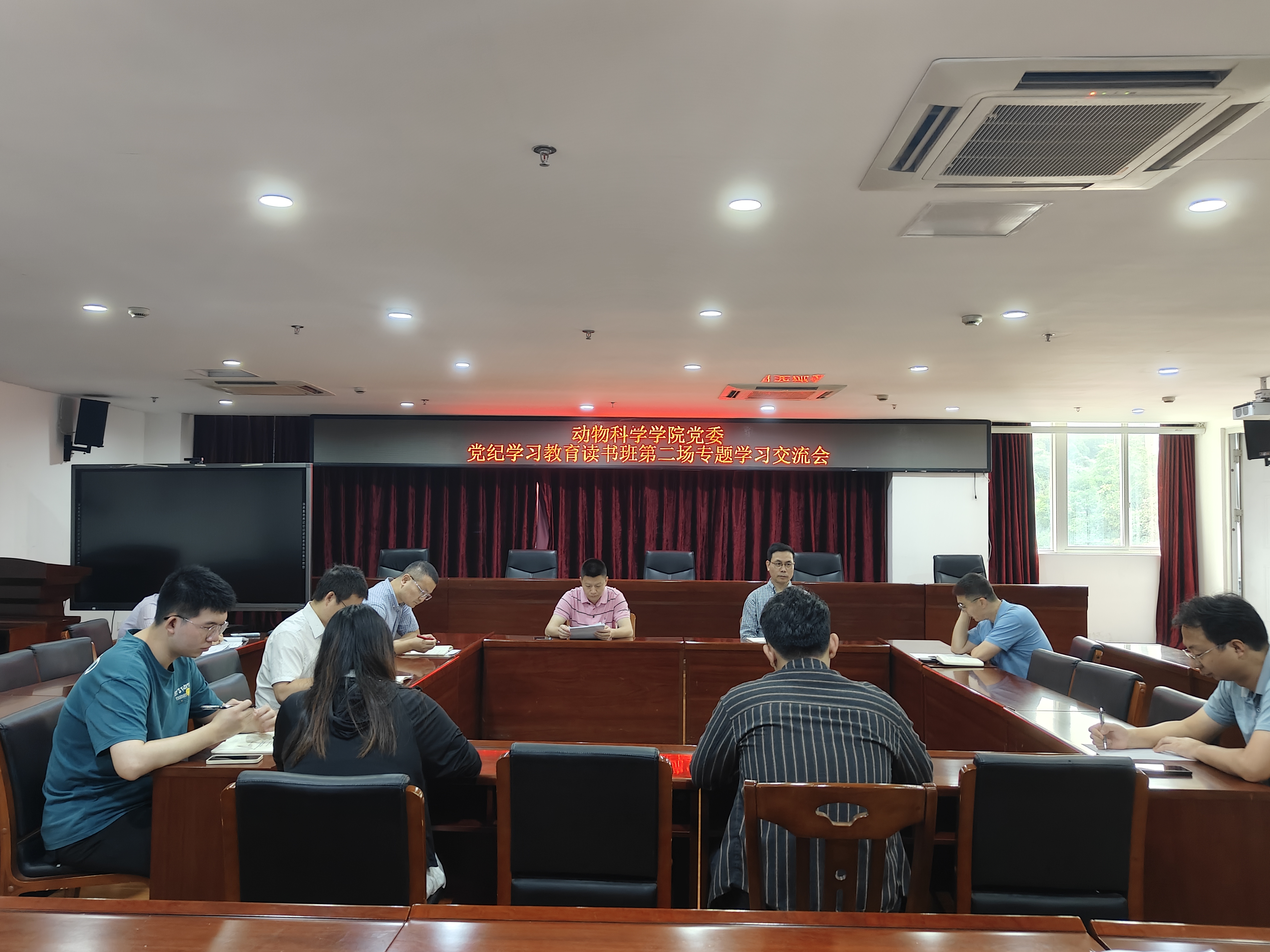 1、会议现场.jpg 1、会议现场.jpg