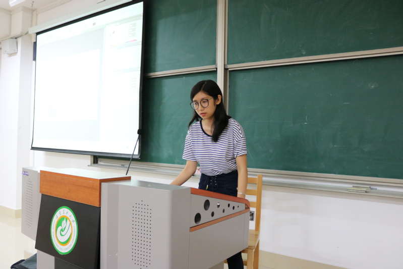 薛雨薇副部长进行ps操作讲解