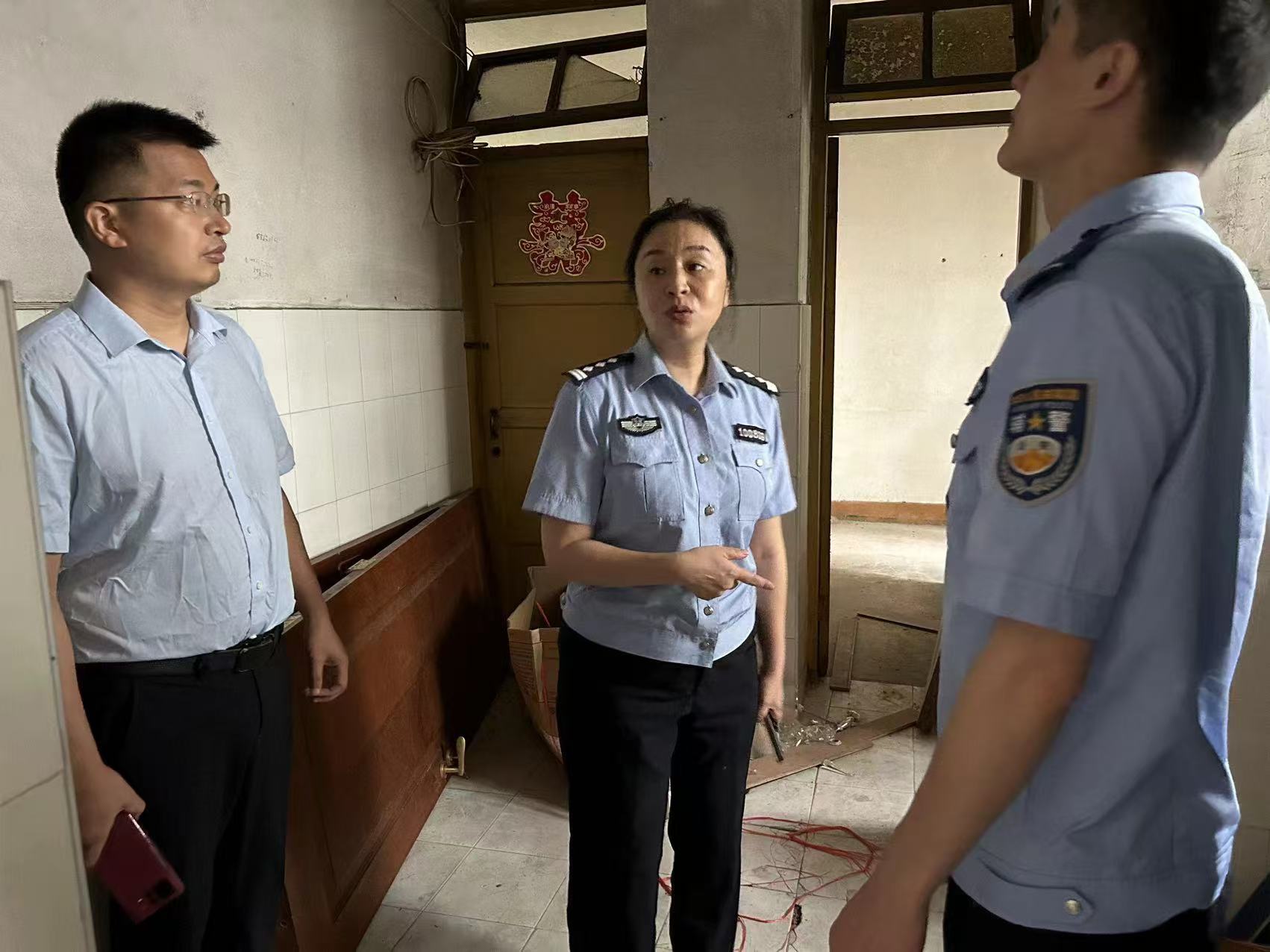 开展巡逻巡查.jpg 开展巡逻巡查.jpg