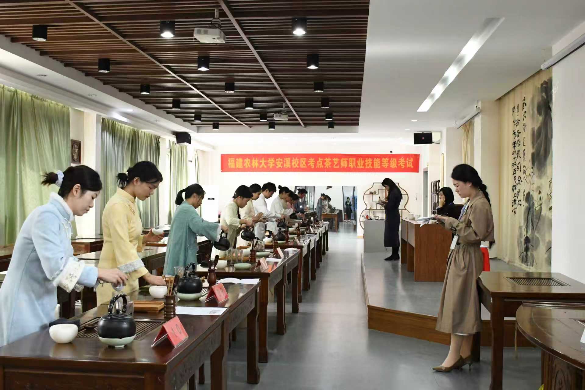 茶艺师现场.jpg 茶艺师现场.jpg